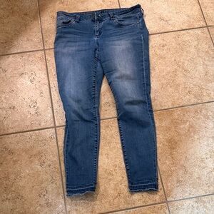 Kut from the Kloth Dark Blue ankle skinny size 8